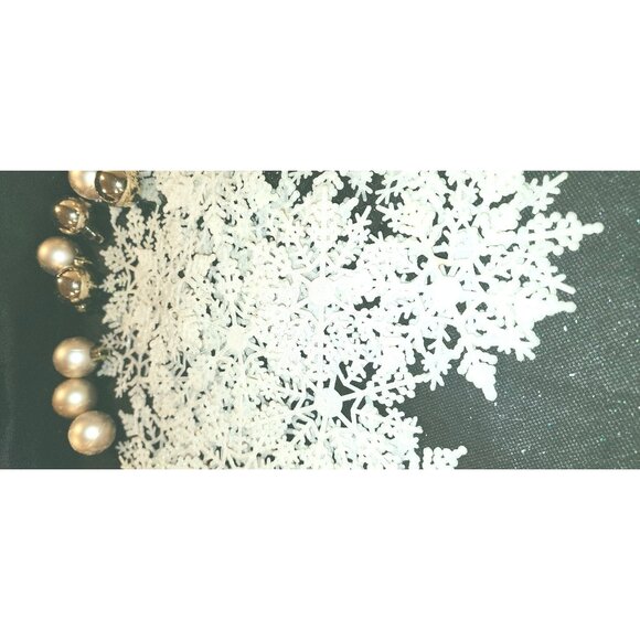 43 White Glitter Snowflake Christmas Table Decor Gold Ornaments Set - Picture 3 of 8